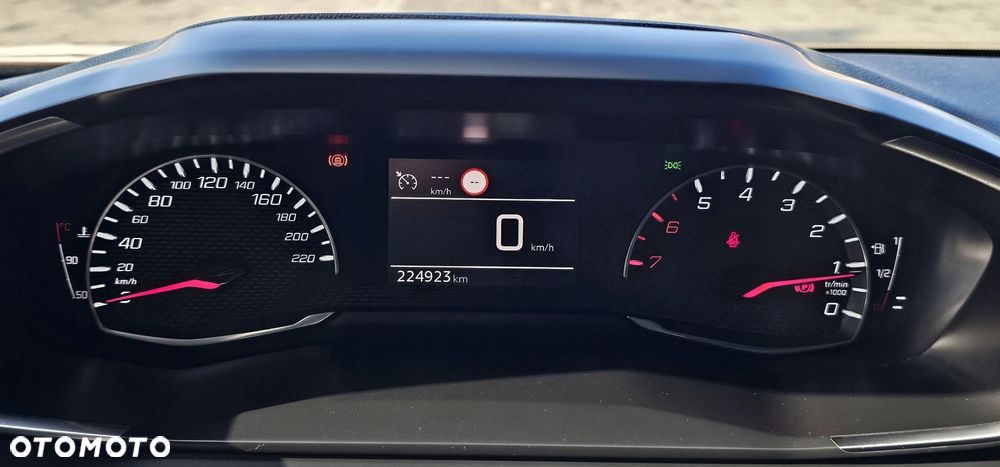 Peugeot 2008 ver-1-5-bluehdi-allure-s-s - 17