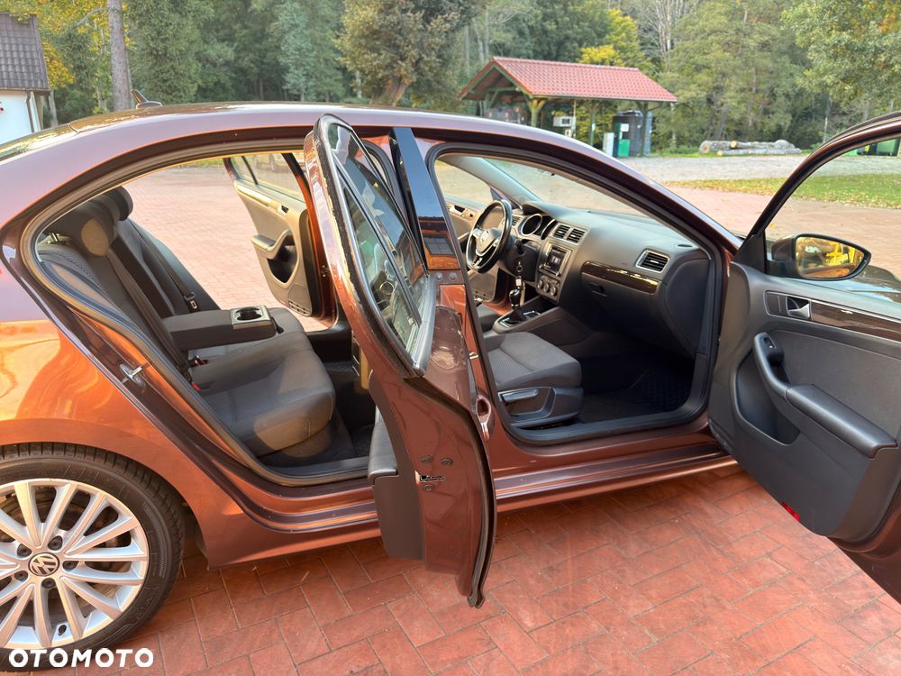 Volkswagen Jetta - 11