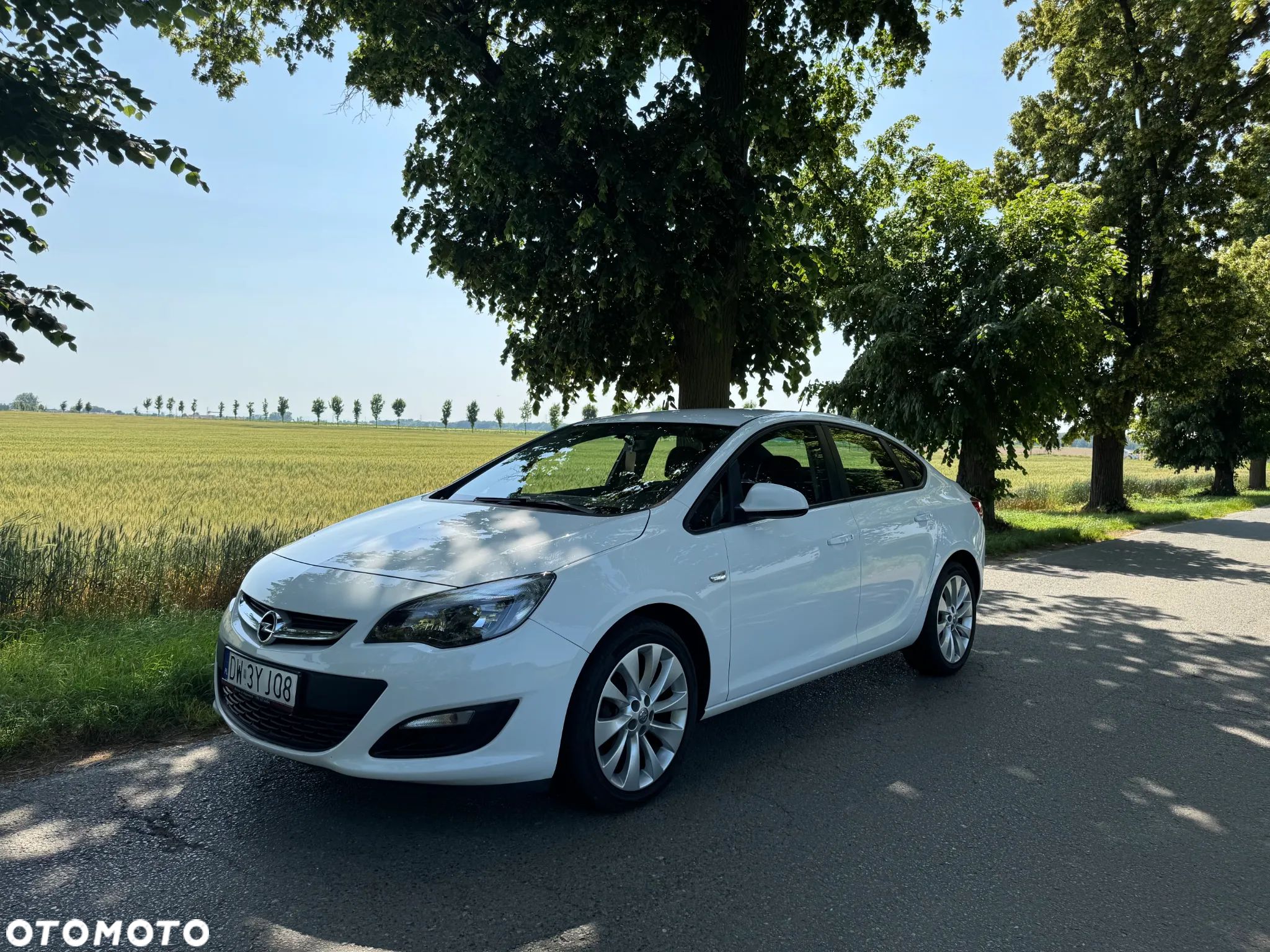Opel Astra IV 1.4 T Active - 1