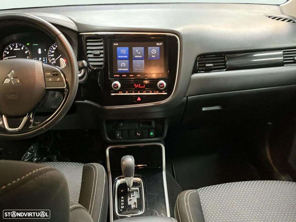 Mitsubishi Outlander - 10