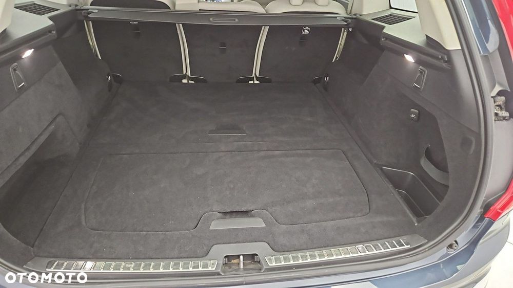 Volvo XC 90 B5 D AWD Plus Bright - 24