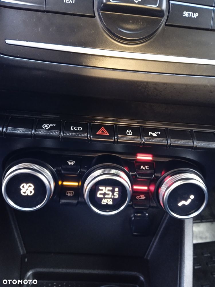 Dacia Duster 1.6 SCe Laureate S&S - 10