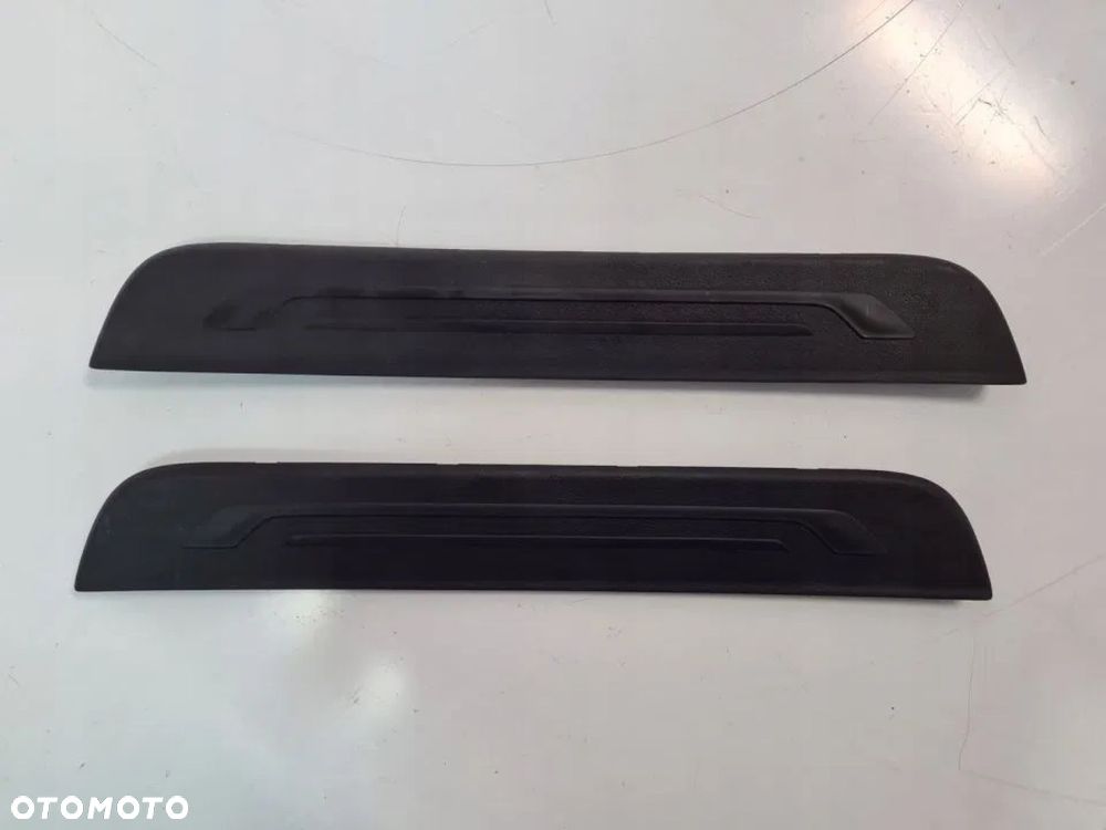 LISTWA NAKŁADKA PROGU PRZÓD PRAWA KIA CEED II - 1