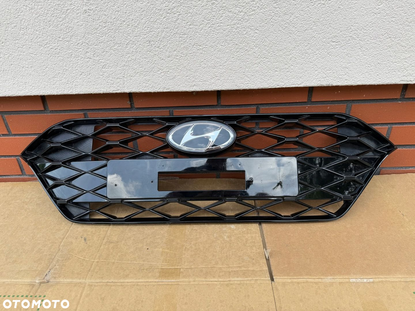 Hyundai i20 III 2019- grill polysk szklany znaczek pod radar - 2