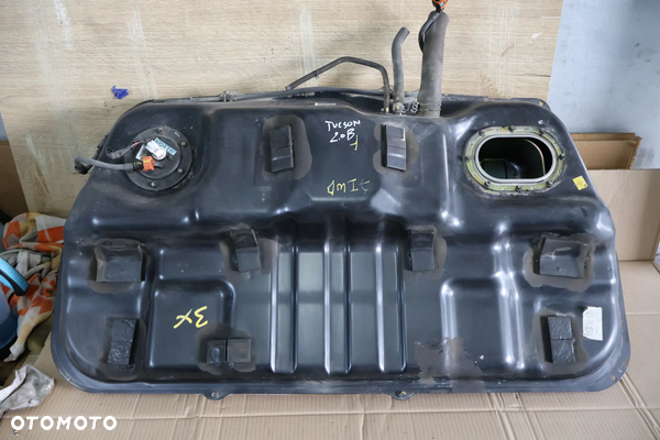 HYUNDAI TUCSON I 2.0 16V BENZYNA ZBIORNIK PALIWA BAK 04-10R