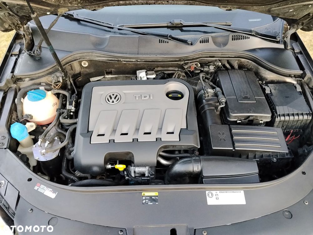 Volkswagen Passat 2.0 TDI Comfortline R-Style DSG - 39