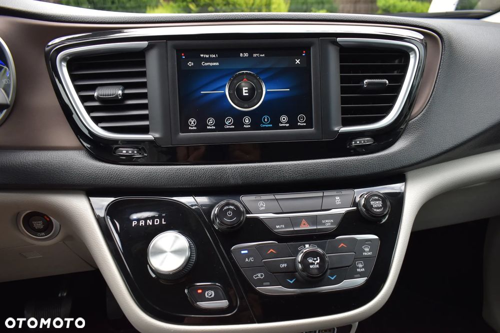 Chrysler Pacifica - 8
