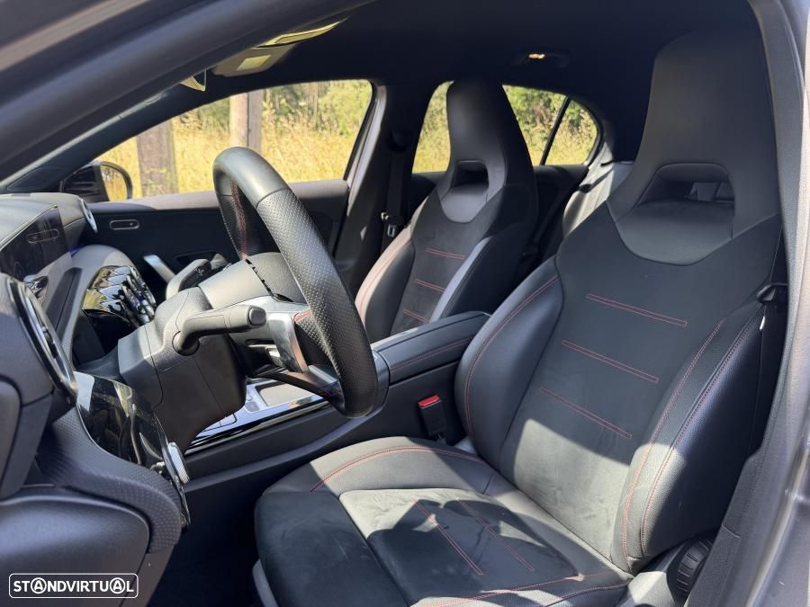 Mercedes-Benz A 250 e AMG Line - 12