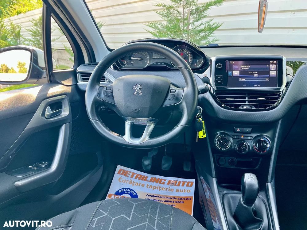 Peugeot 2008 - 8