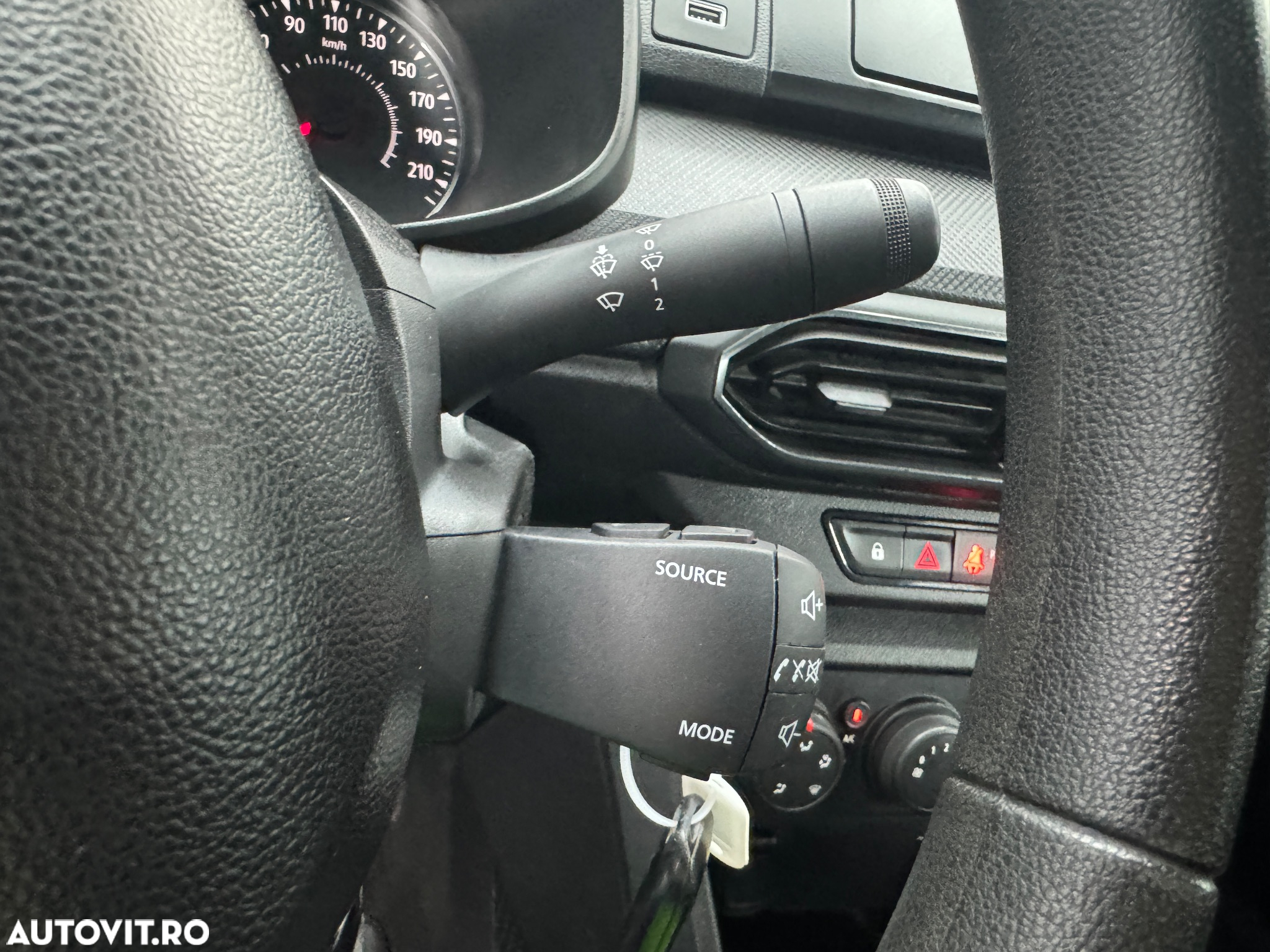 Dacia Logan TCe 90 Essential - 18