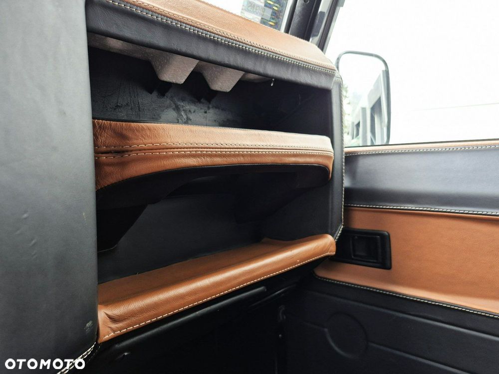 Land Rover Defender 2.2 TD4 E - 37