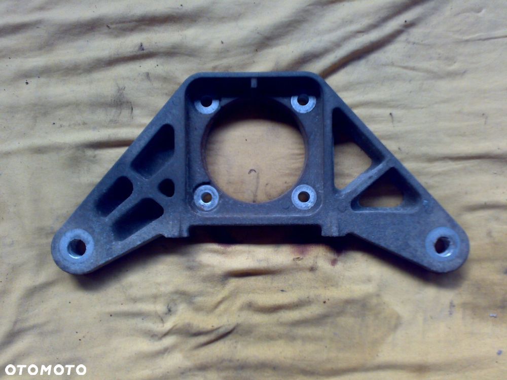 jeep cherokee kl 2014 - wspornik mocowanie łapa mostu dyfra tył - 1