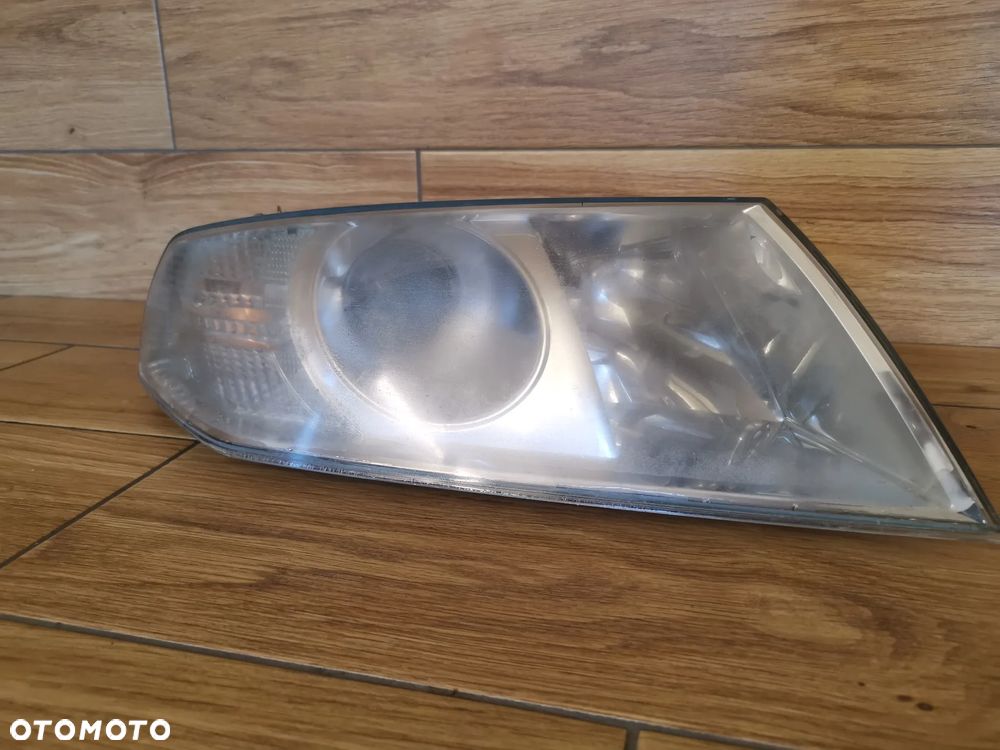 Lampa Prawy Przód  Skoda Octavia II
