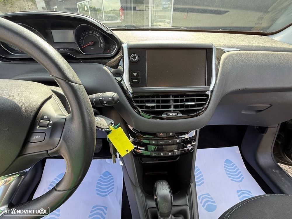 Peugeot 208 1.2 VTi SE Style - 49