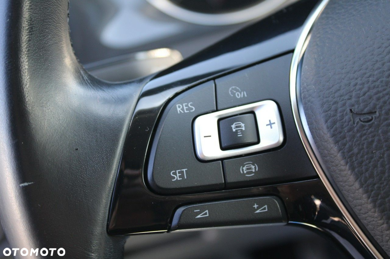 Volkswagen Golf - 21