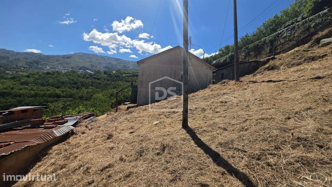 Moradia para Restaurar T3 Venda em São João de Fontoura,Resende - Grande imagem: 3/13