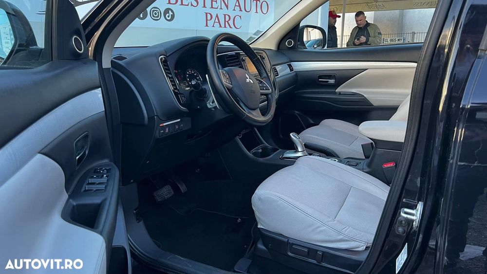 Mitsubishi Outlander - 26