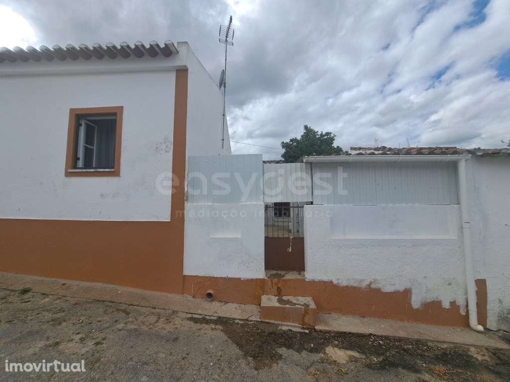 Moradia Térrea com Quintal e Arrumos localizada no Concelho de Ourique - Grande imagem: 3/29
