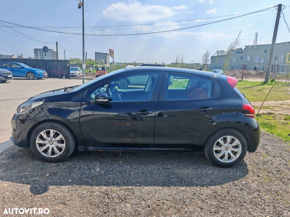 Peugeot 208 1.2 L PureTech Active - 5