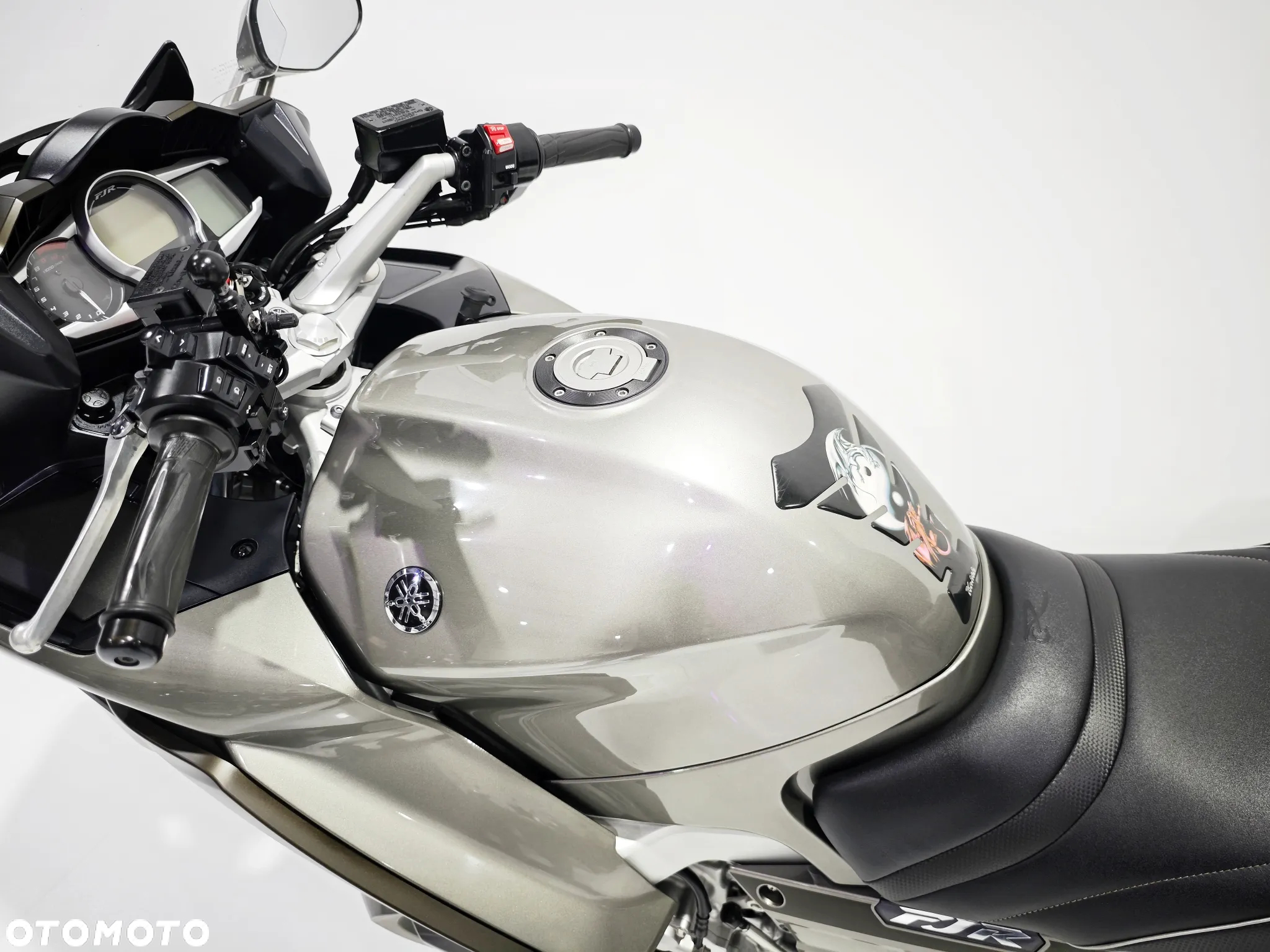 Yamaha FJR - 28