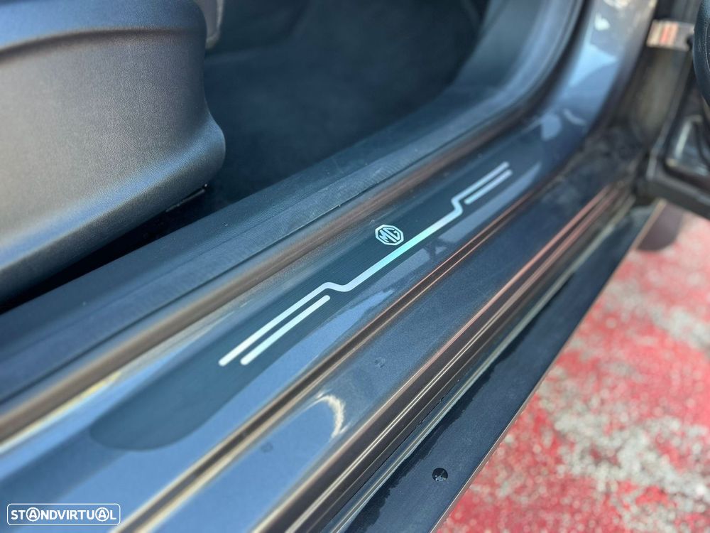 MG MG4 64 kWh Luxury - 35