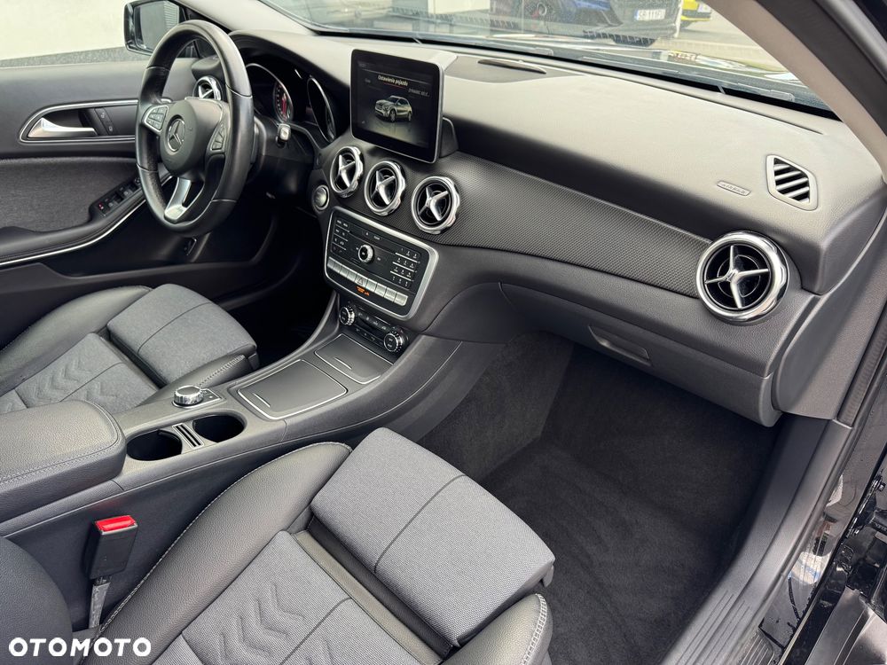 Mercedes-Benz GLA 200 d 4Matic 7G-DCT - 21