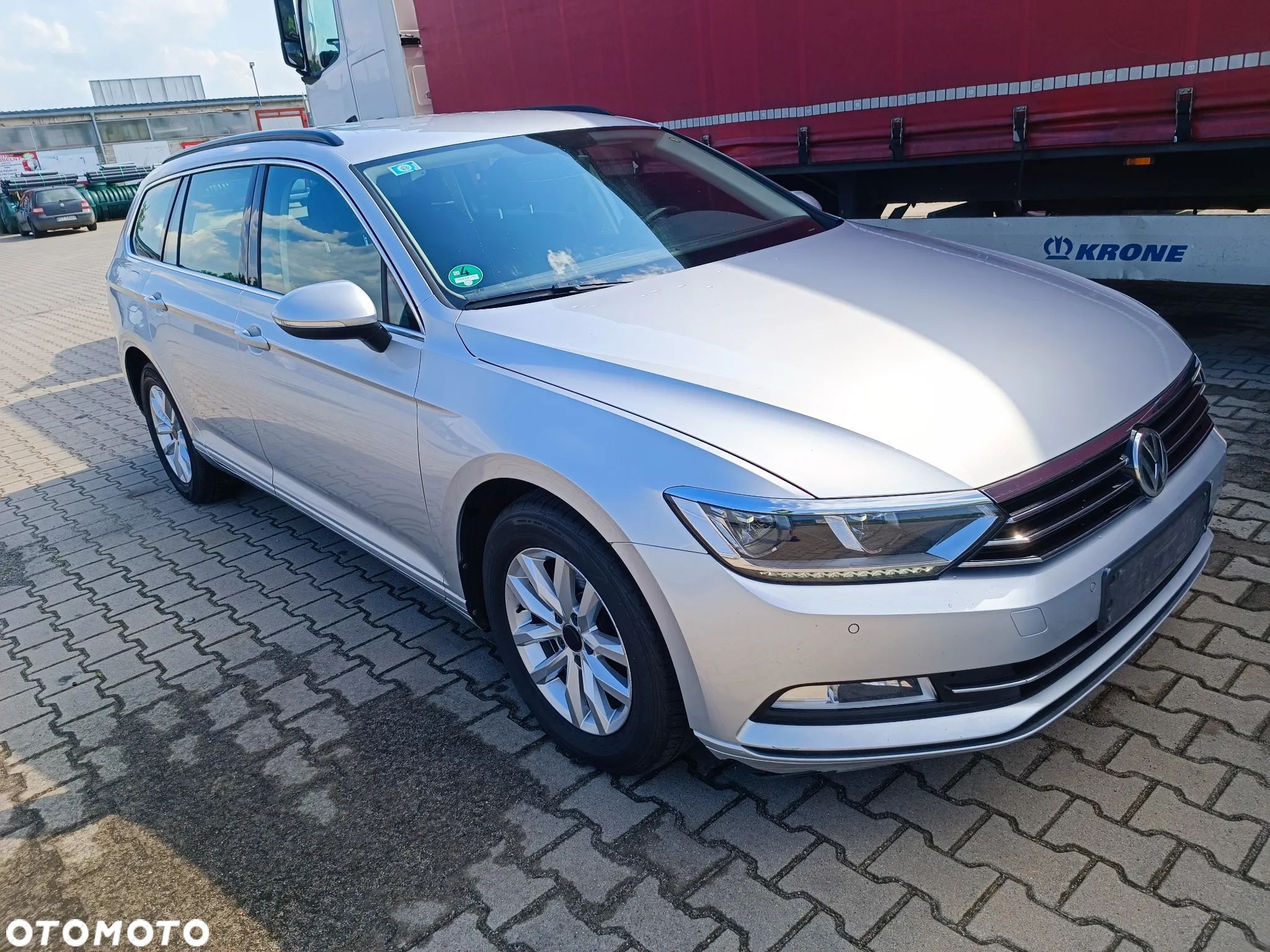 Volkswagen Passat - 1