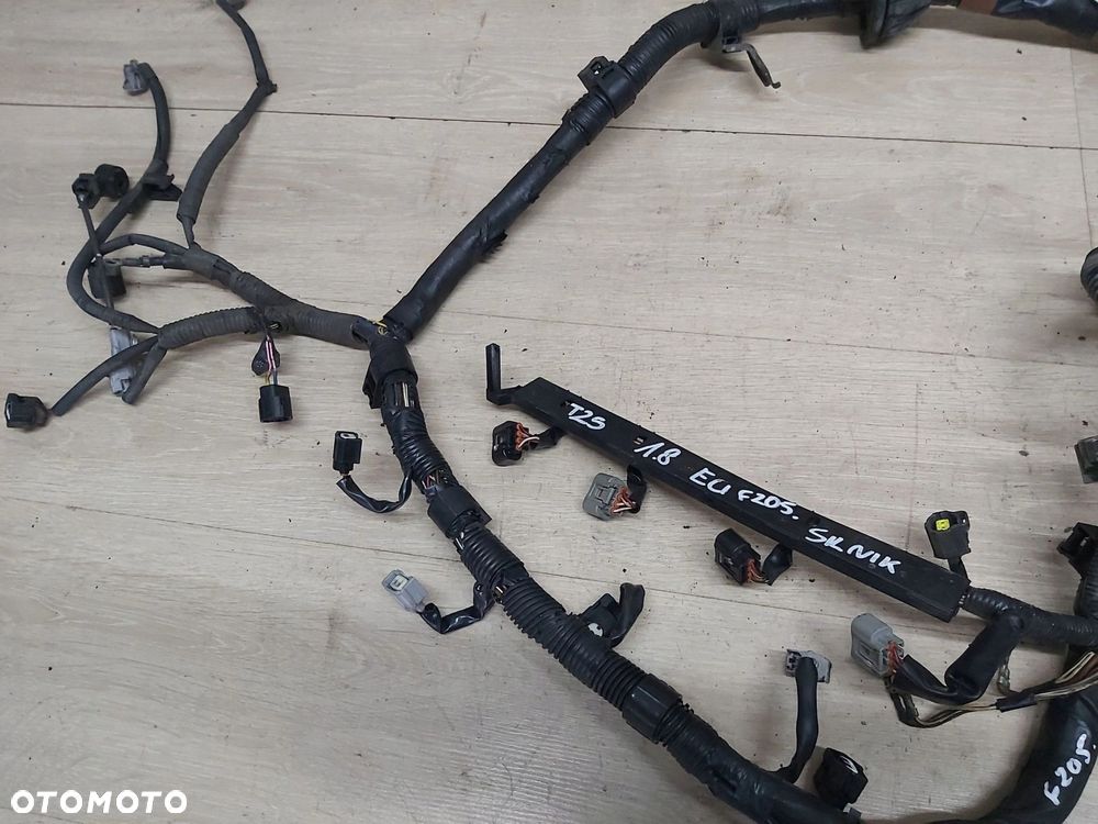 TOYOTA Avensis T25 03-05r wiązka instalacja silnika 1,8 vvti 82121-05620 - 2