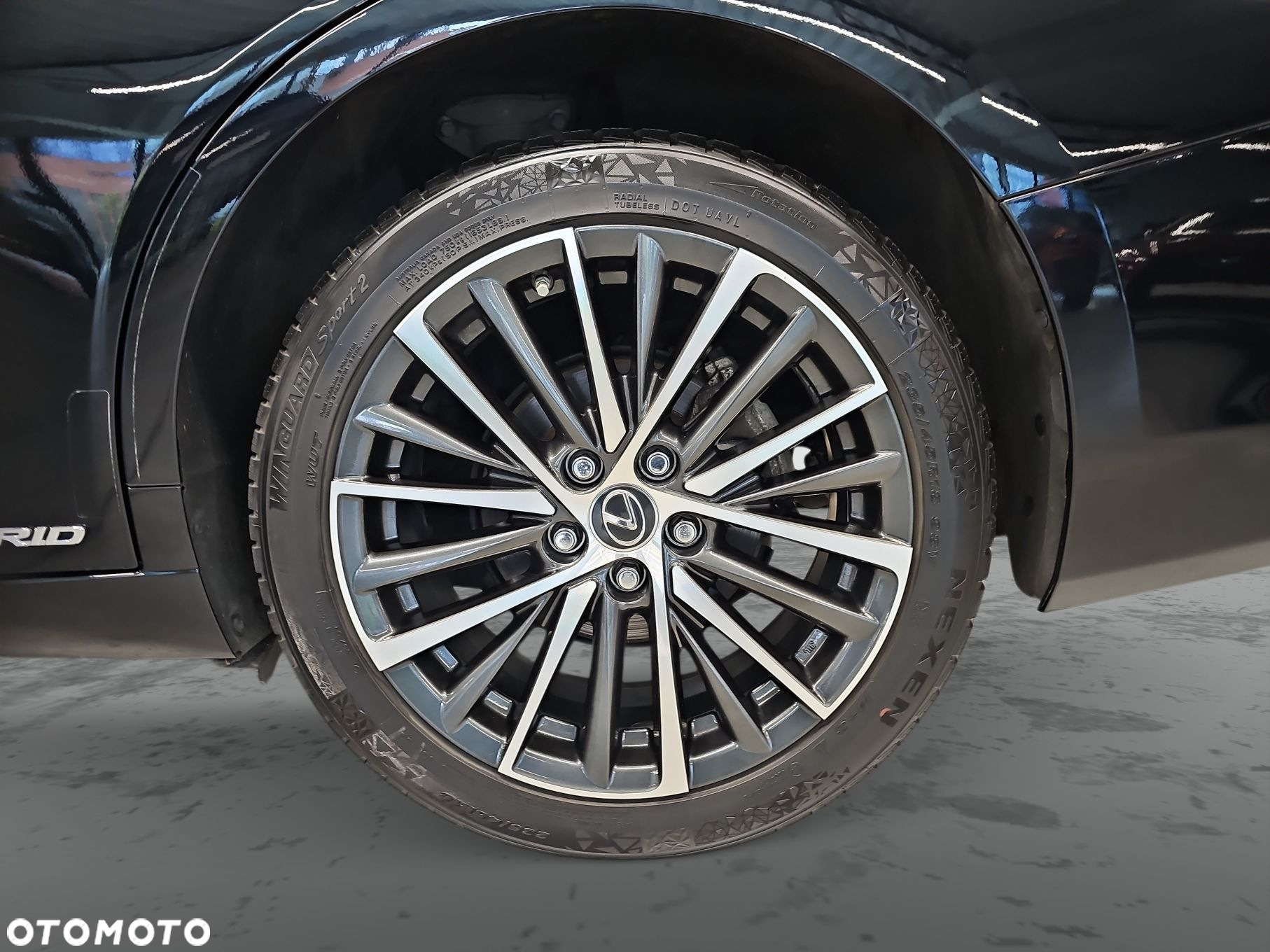 Lexus ES - 10