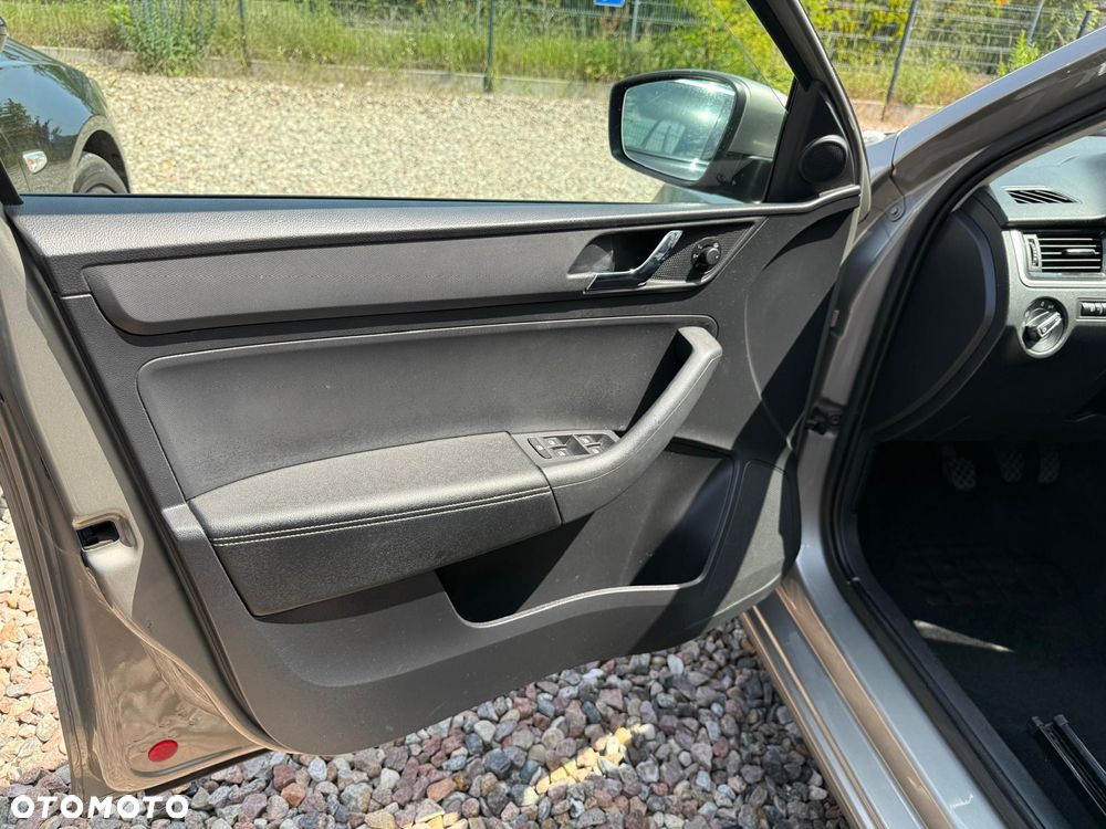 Skoda RAPID Spb 1.2 TSI Ambition - 12