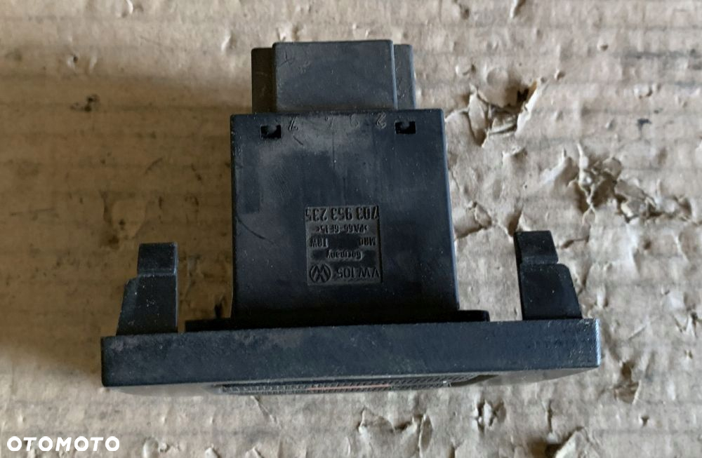 Przełącznik awaryjnuch oraz grania szyby VW T4 703953235 - 2