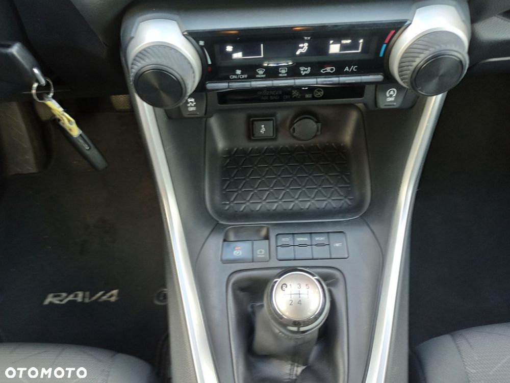 Toyota RAV4 - 16