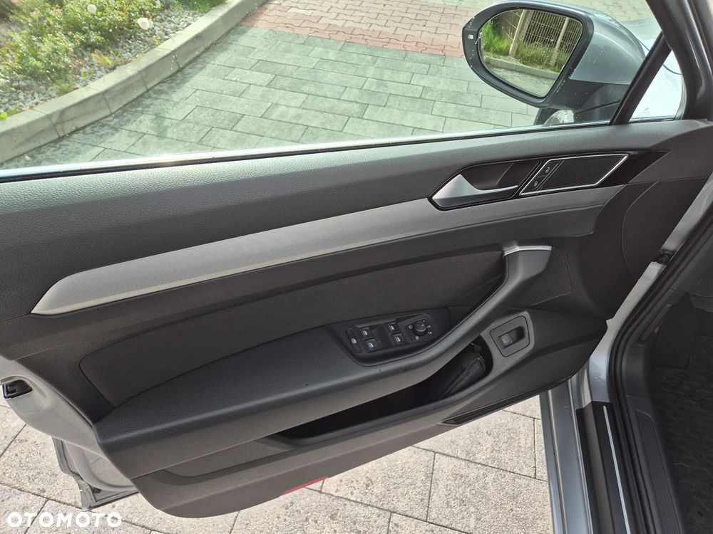 Volkswagen Passat 1.8 TSI BMT Comfortline - 17
