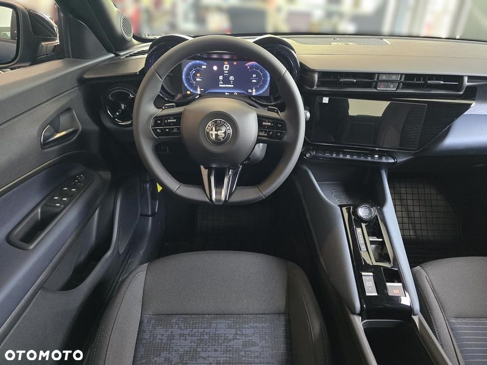Alfa Romeo Junior 1.2 mHEV Ibrida eDCT - 16