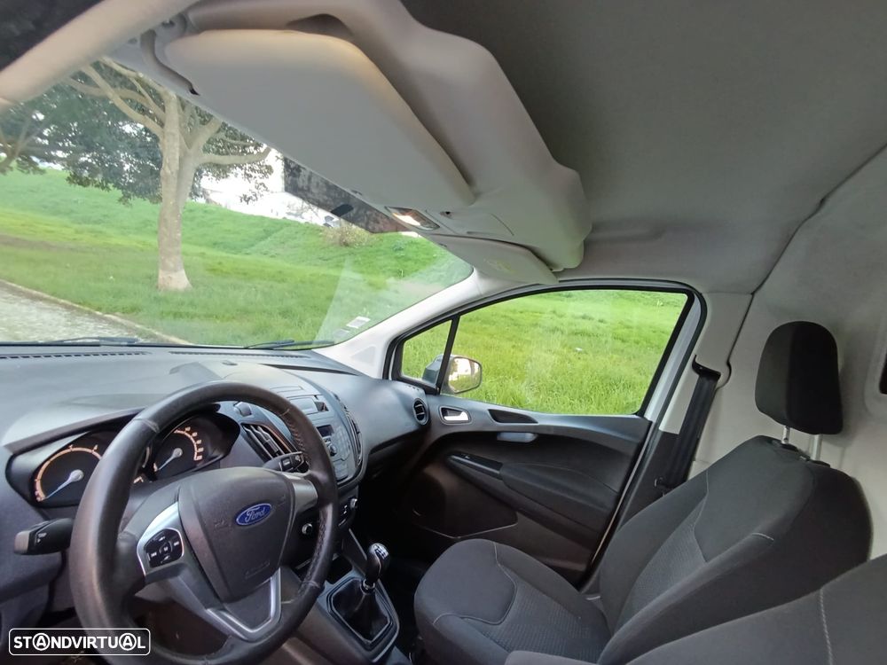 Ford Transit Courier - 13