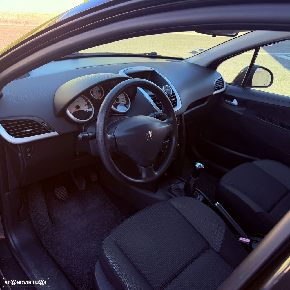 Peugeot 207 1.4 16V SE Millesim 200 Anos - 5