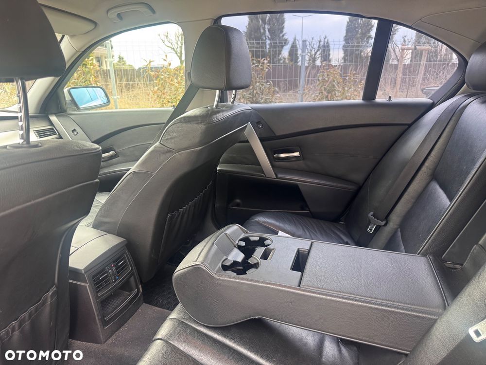 BMW Seria 5 523i - 7
