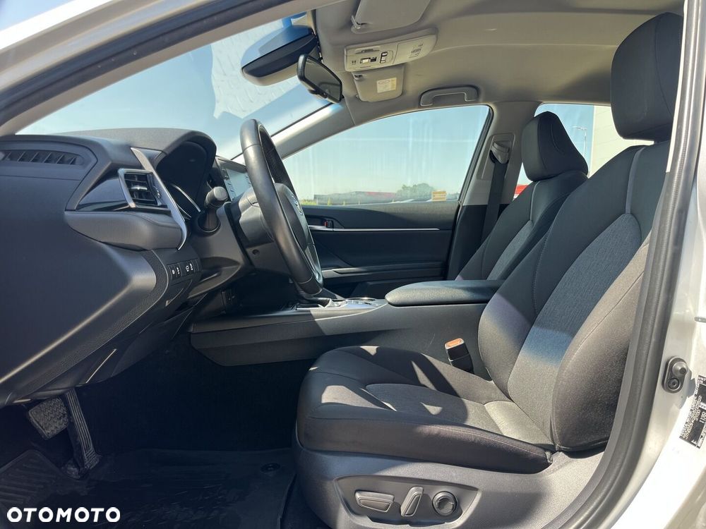 Toyota Camry 2.5 Hybrid Comfort CVT - 10