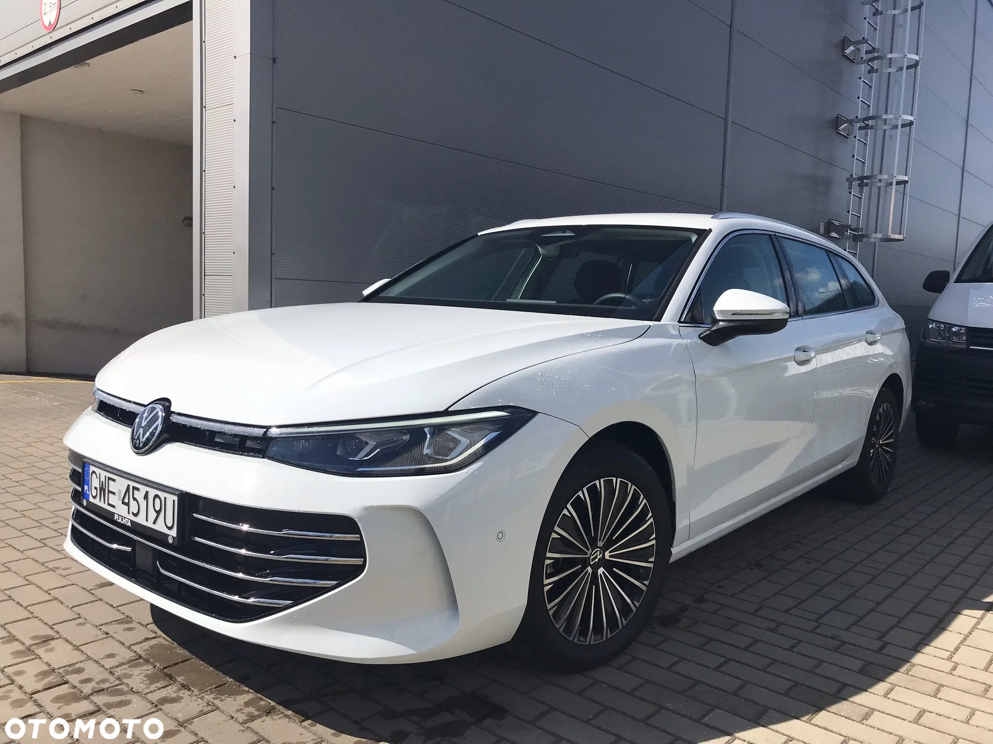 Volkswagen Passat - 2