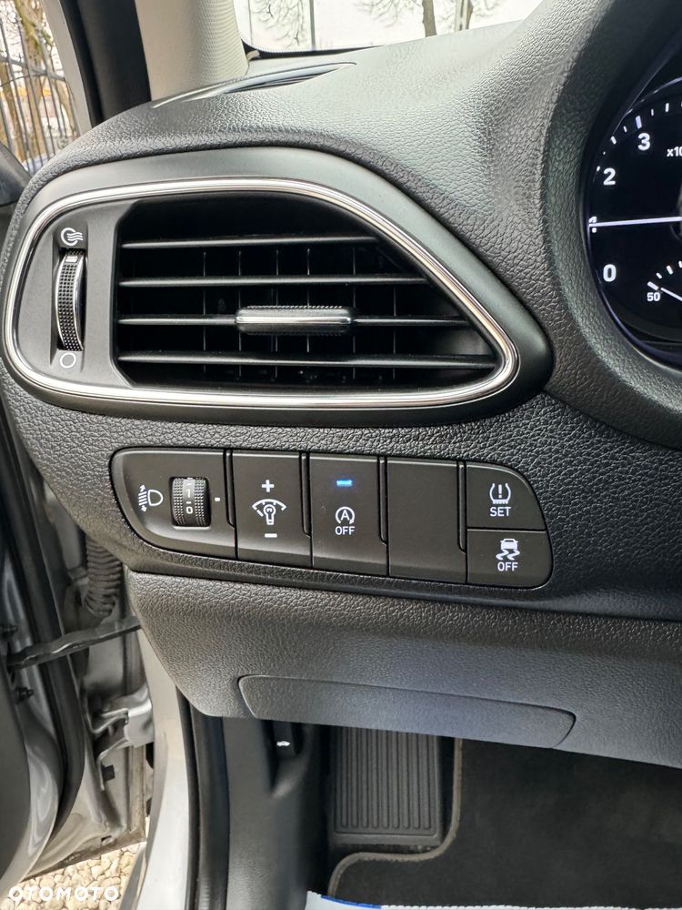 Hyundai i30 1.5 DPI Classic + - 12