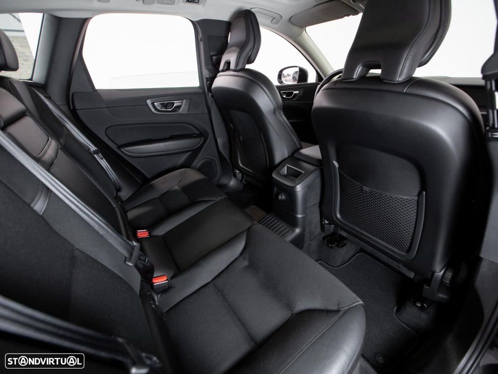 Volvo XC 60 2.0 T8 PHEV Momentum AWD - 11