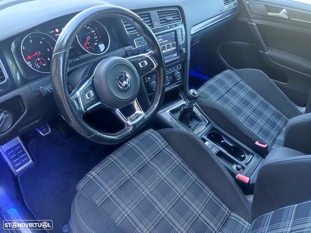 VW Golf GTD BlueMotion - 12