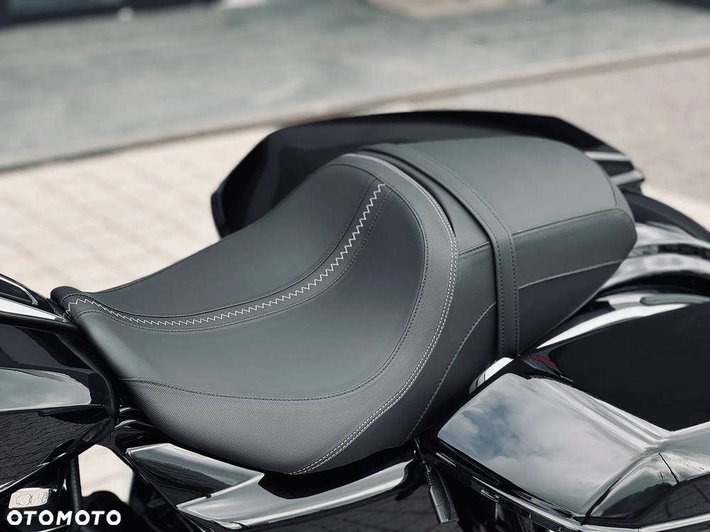 Harley-Davidson Touring Street Glide - 22