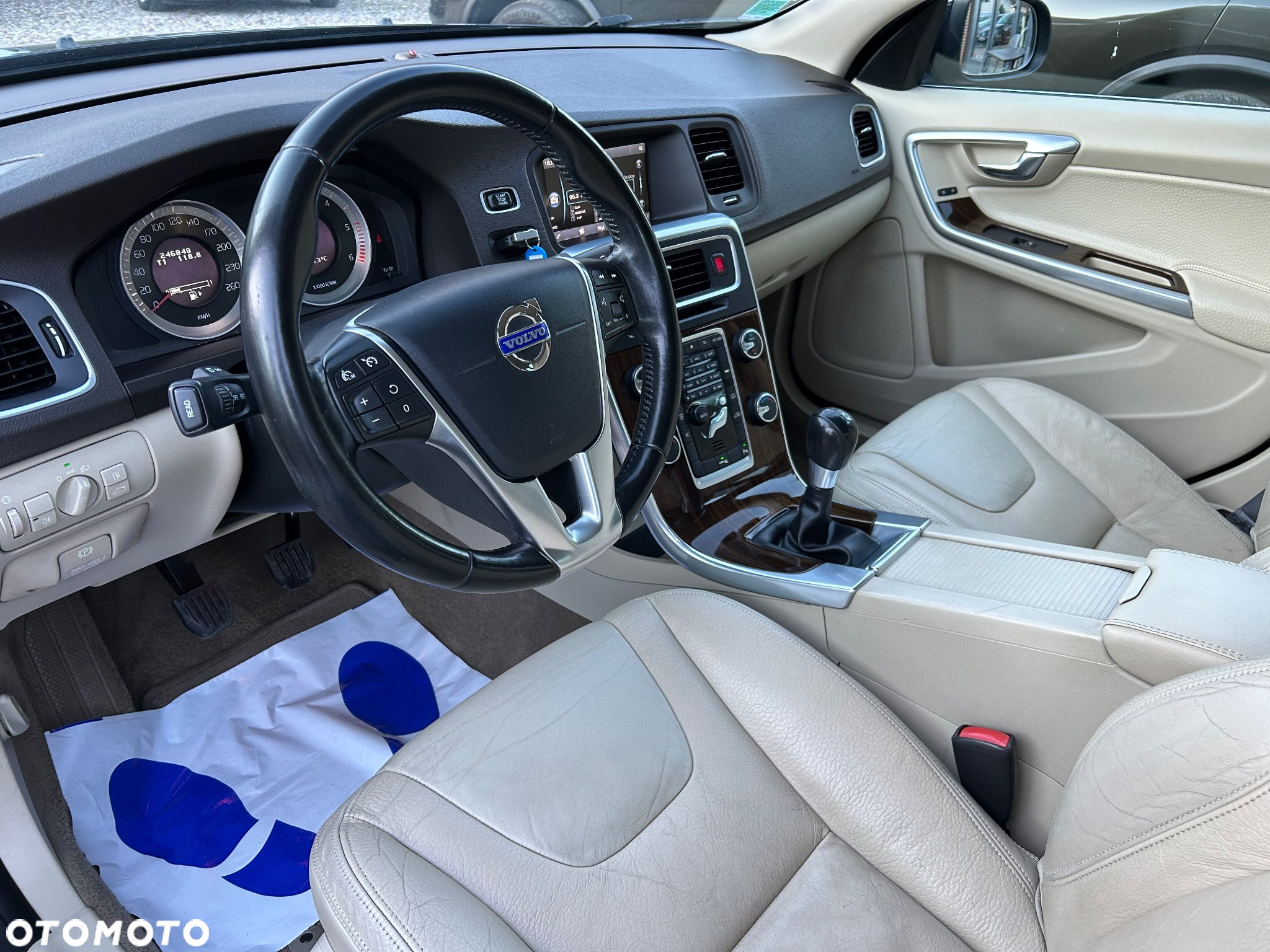 Volvo V60 D2 Summum - 13