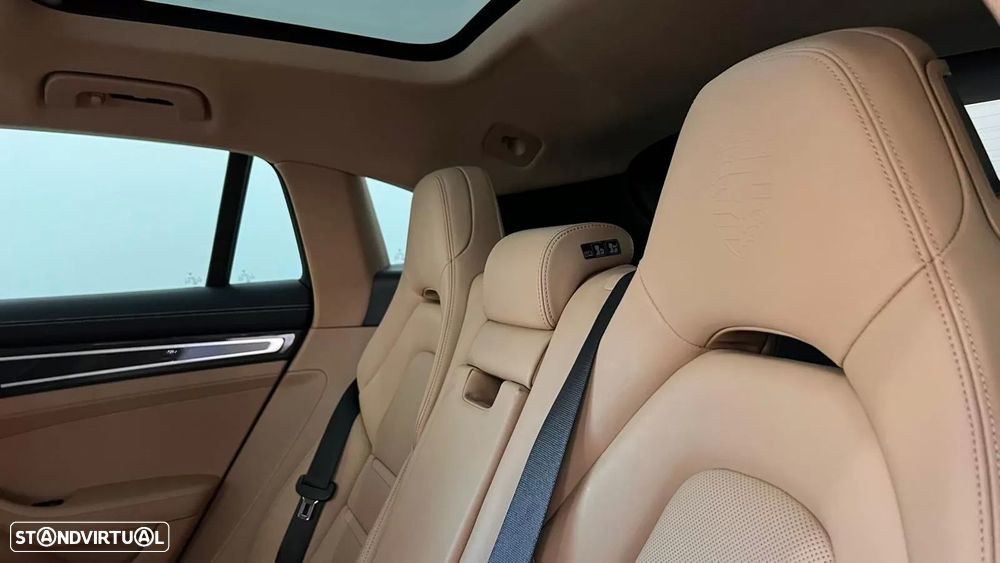 Porsche Panamera Sport Turismo 4 E-Hybrid Platinum Edition - 34