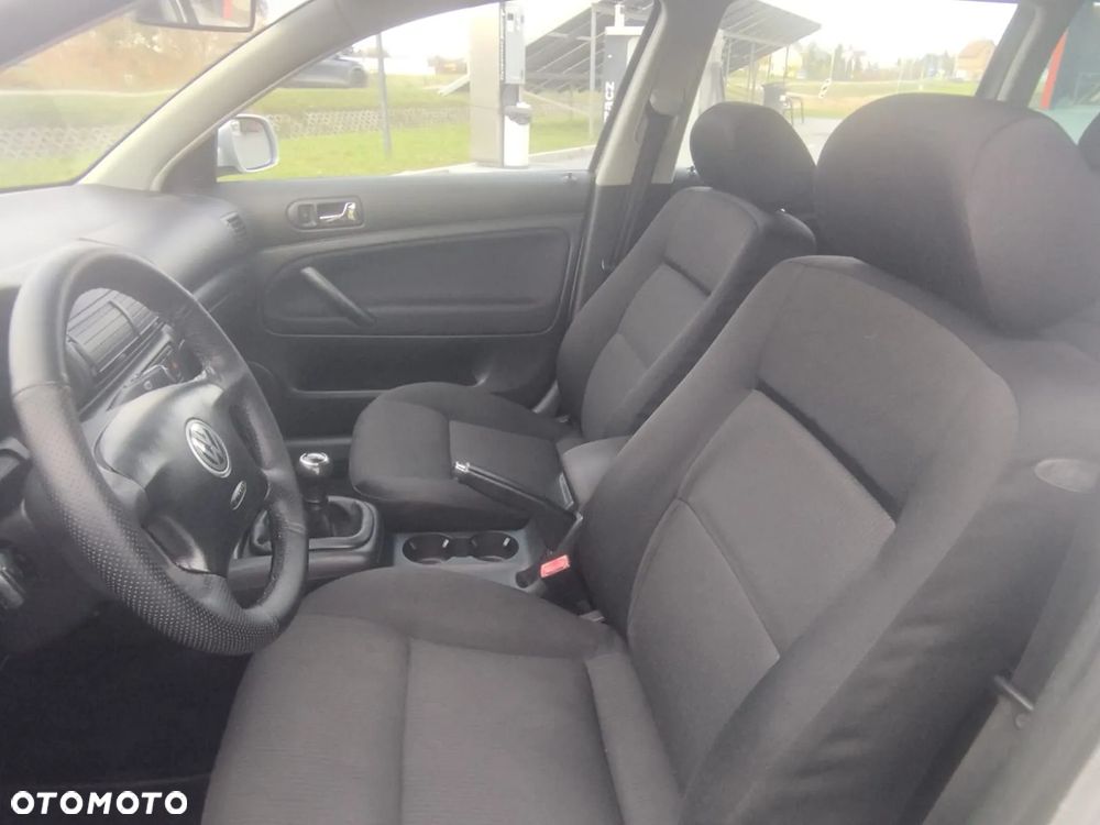 Volkswagen Passat 1.6 Comfortline - 9