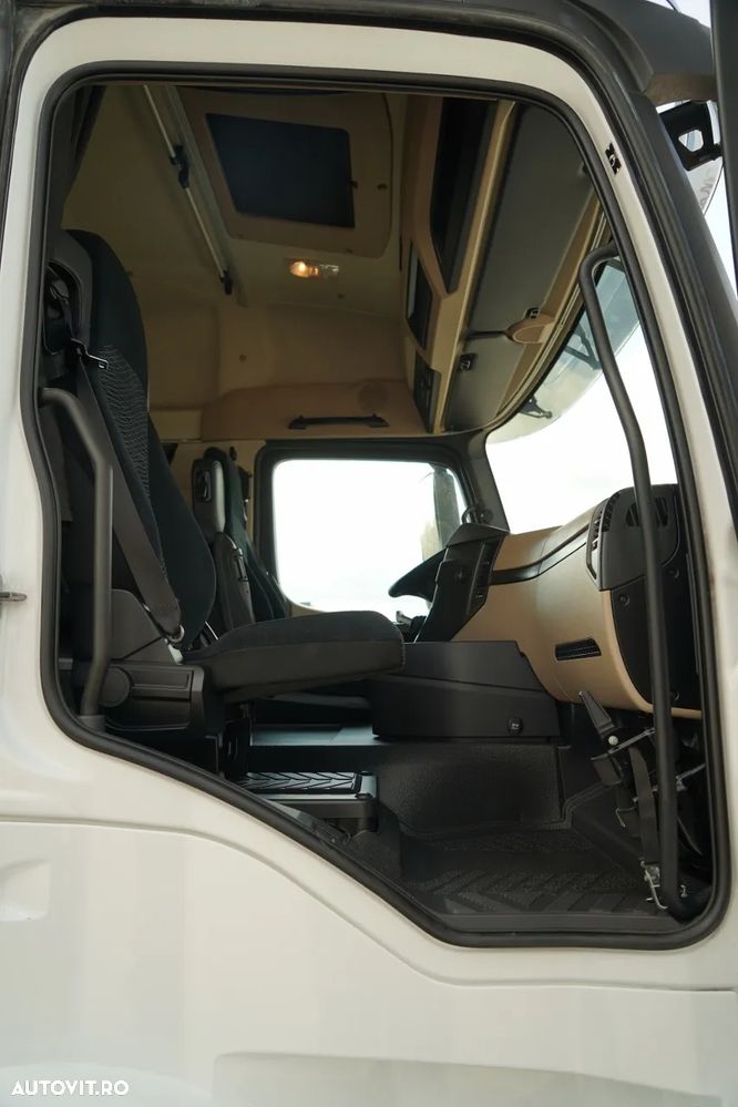 Mercedes-Benz ACTROS 2545 / CORTINĂ  8,8 m / DHOLLANDIA LIFT - 2.000 KG / PODEA REZISTENTĂ / PUNȚ DE DIRECȚIE / EURO 6 - 36