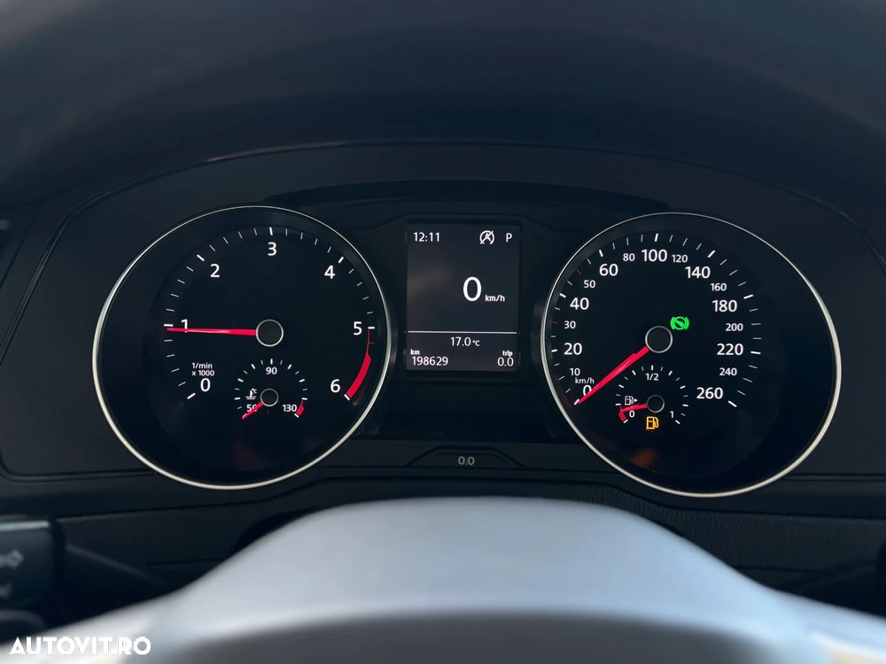 Volkswagen Passat - 13