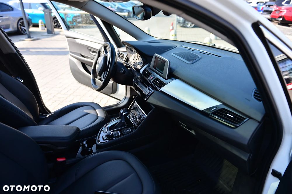 BMW Seria 2 218d - 5