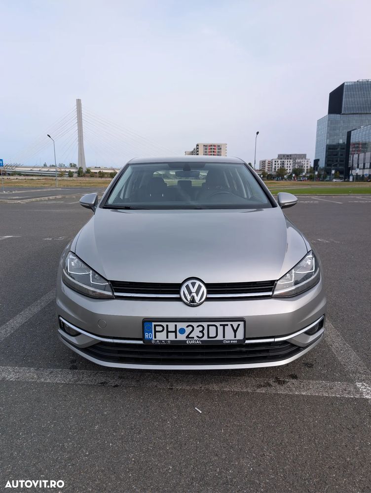Volkswagen Golf - 1